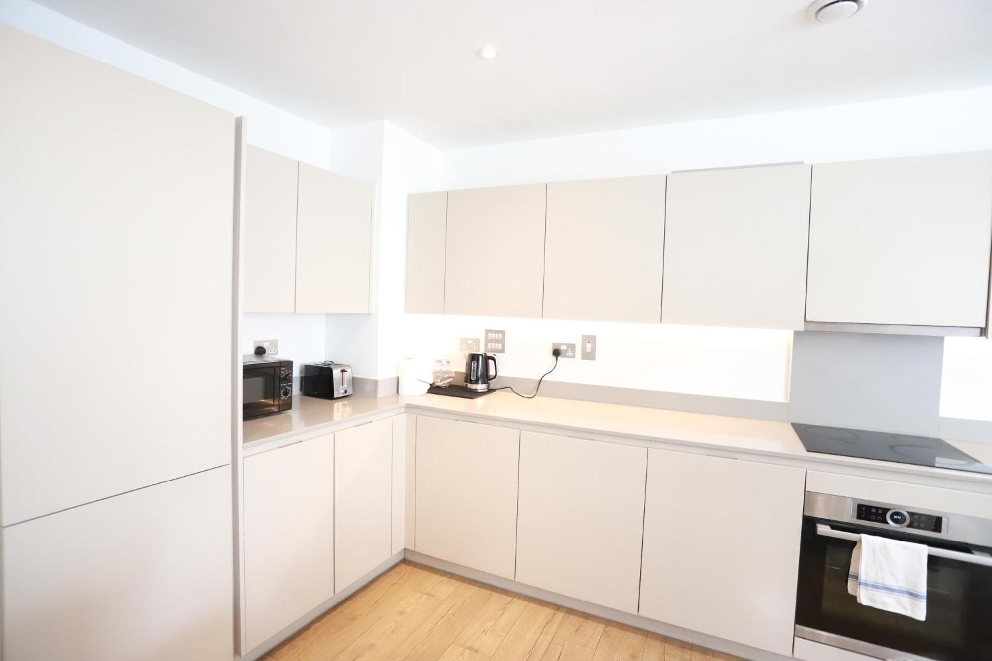Spacious 3-Story Retreat With Rooftop Terrace And Modern Amenities ロンドン エクステリア 写真