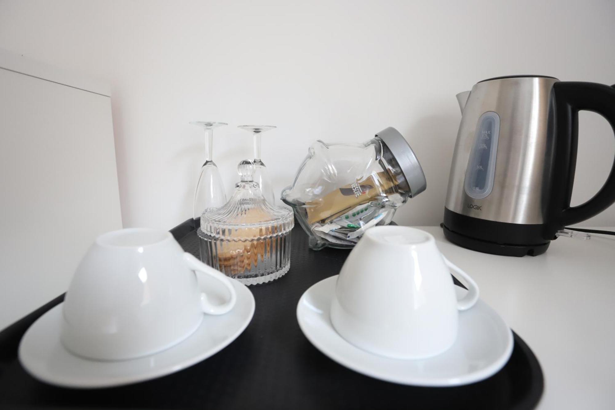 Spacious 3-Story Retreat With Rooftop Terrace And Modern Amenities ロンドン エクステリア 写真