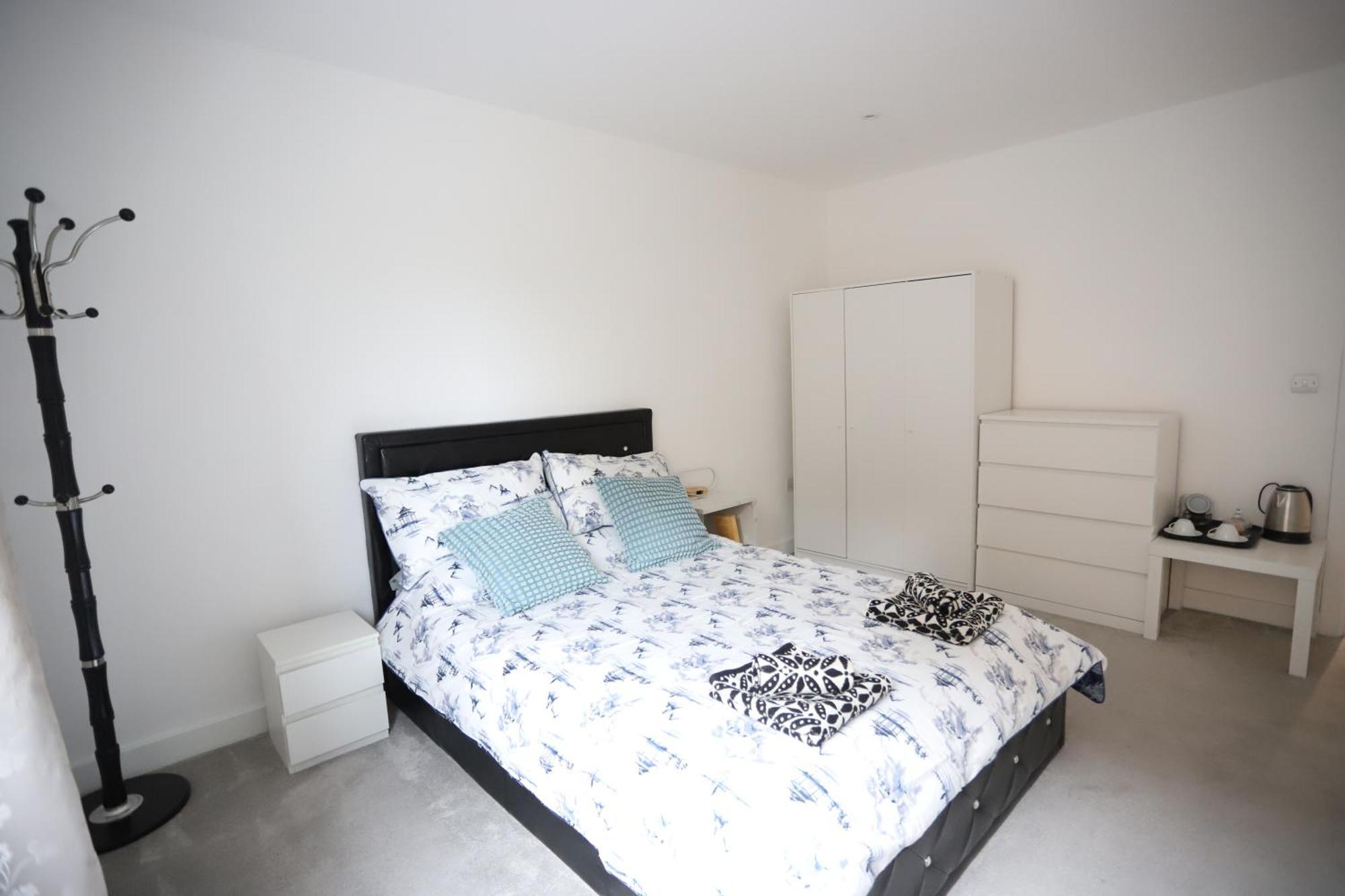 Spacious 3-Story Retreat With Rooftop Terrace And Modern Amenities ロンドン エクステリア 写真