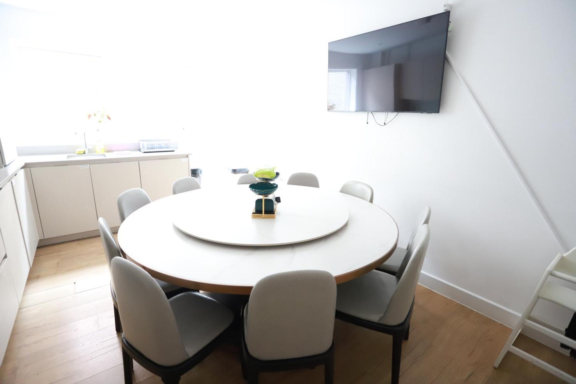 Spacious 3-Story Retreat With Rooftop Terrace And Modern Amenities ロンドン エクステリア 写真